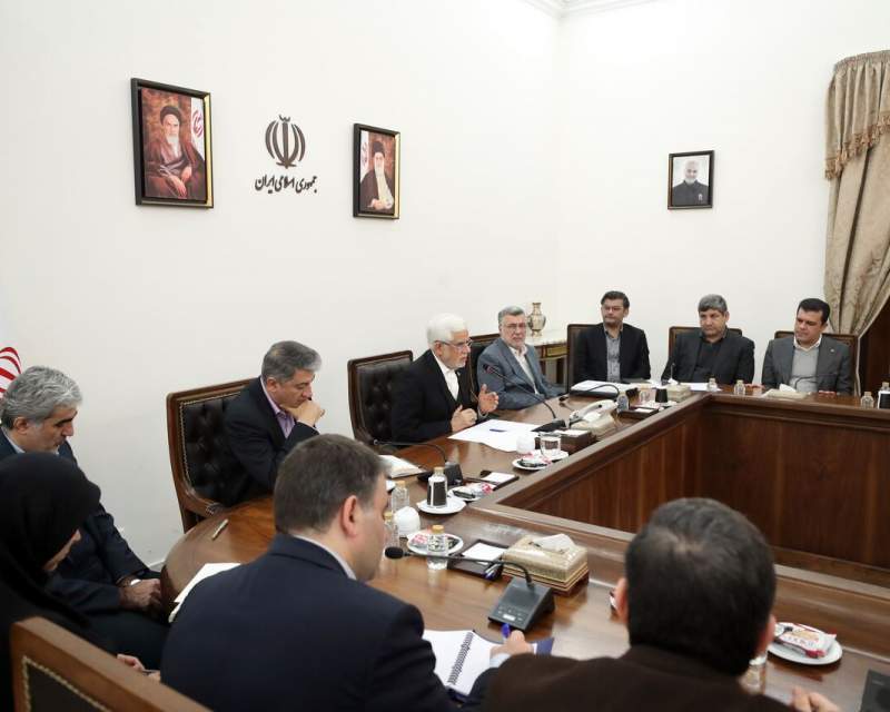 تقدیر عارف از خدمات کادر درمان به مجروحان و حادثه‌دیدگان دی‌ماه