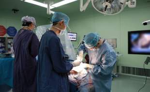 نخستین جراحی کاشت رابط مغز-رایانه برای حرکت دست در جهان در شانگهای انجام شد